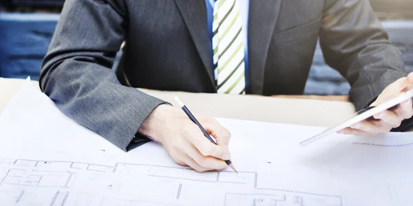 Businessman Concentrates on Strategy — Stock Photo, Image