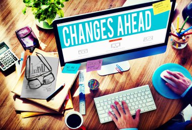 klavyede yazarak adam