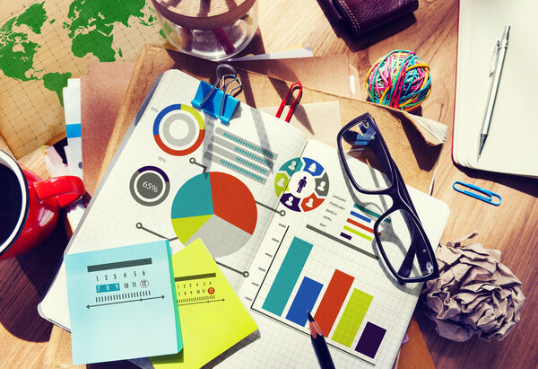 офисные инструменты на рабочем столе
 