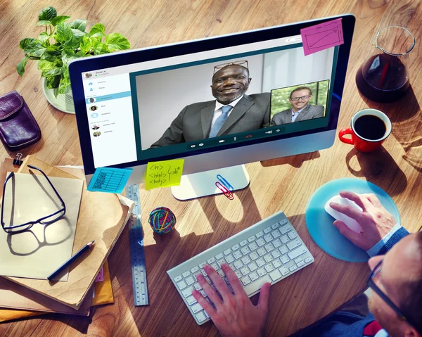 Businessman working on computer — Stock Photo, Image