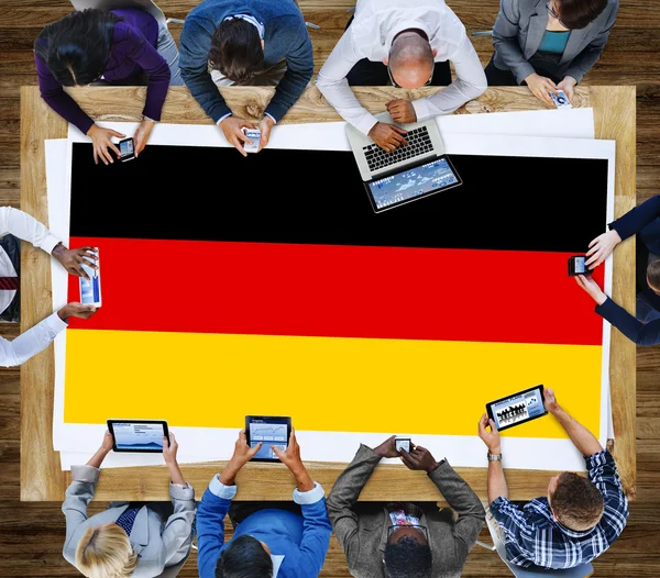 Geschäftsteam arbeitet im Büro — Stockfoto