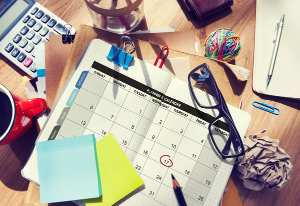 Ferramentas de escritório na mesa do local de trabalho — Fotografia de Stock