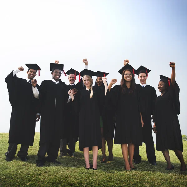 Grupo de estudantes de graduados — Fotografia de Stock