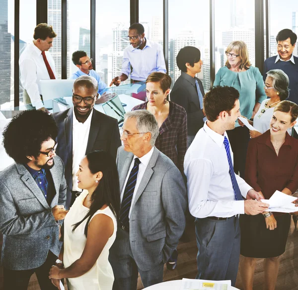 Geschäftsteam arbeitet zusammen — Stockfoto