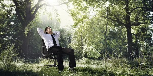 Businessman Relaxation in nature — ストック写真