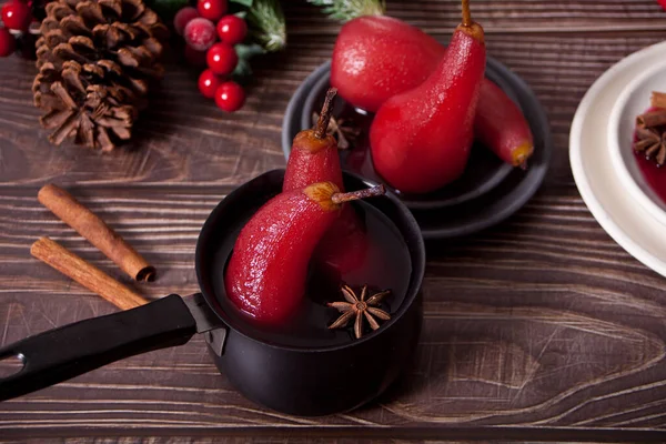 Poached pears in red wine with spices. — Stock Photo, Image