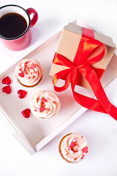 Valentine Cupcakes Creme Queijo Cobertura Decorada Com Doces Coração Caneca — Fotografia de Stock