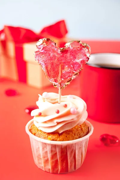 Valentine Cupcake Cream Cheese Frosting Decorado Com Pirulito Coração Doce — Fotografia de Stock