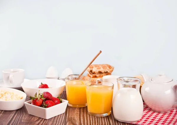 Καφέ Αυγά Χυμού Φρούτα Και Προπόσεις Έννοια Πρωινού — Φωτογραφία Αρχείου