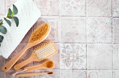 Yüz ve vücut için çeşitli doğal aksesuarlar. Sıfır atık konsepti çevre dostu banyo.