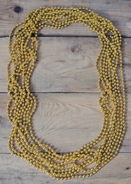 ahşap masa üstündeki