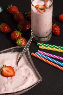 Çilek güler yüzlü fotoğrafı.