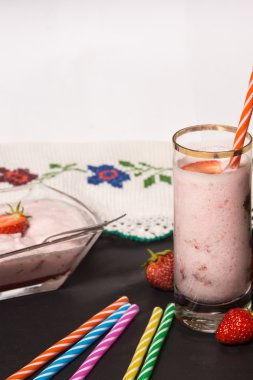 Çilek güler yüzlü fotoğrafı.