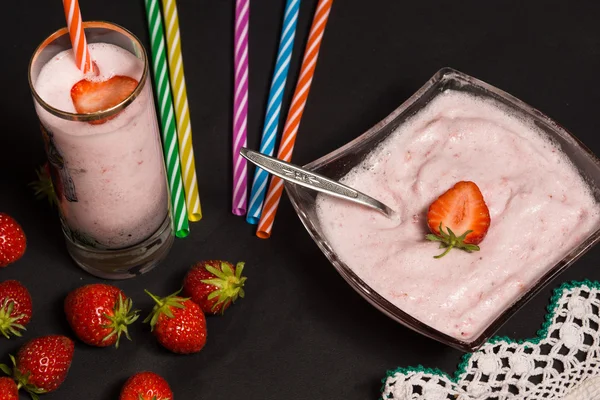 Çilek güler yüzlü fotoğrafı.