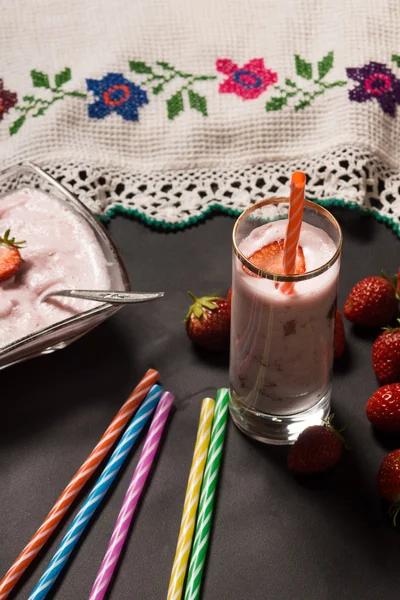 Çilek güler yüzlü fotoğrafı.