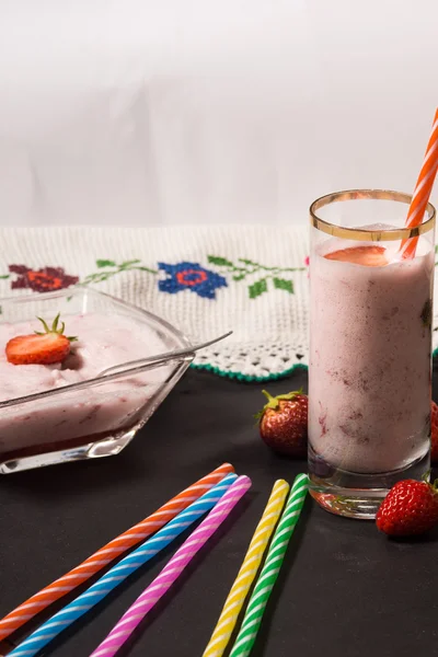 Erdbeer-Smoothie. — Stockfoto