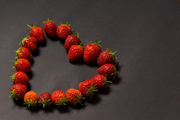 Çilek güler yüzlü fotoğrafı.