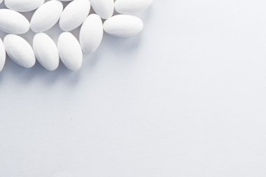 Tıbbi tedavi veya pahrmaceutical gösteren birden çok hap ind