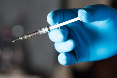 Doktor şırınga veya el hemşire. Yüksek çözünürlüklü görüntü.