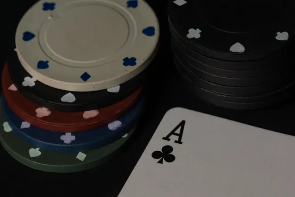Έννοια κάρτες και μάρκες πόκερ. — Φωτογραφία Αρχείου