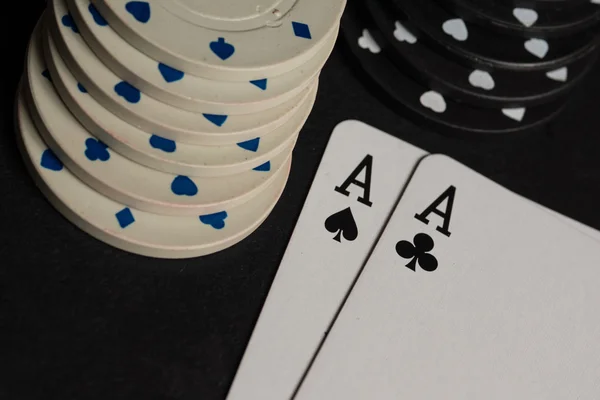 Poker kaarten en chips concept. — Stockfoto
