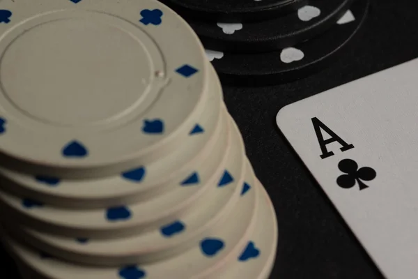 Konsep kartu poker dan chip . — Stok Foto