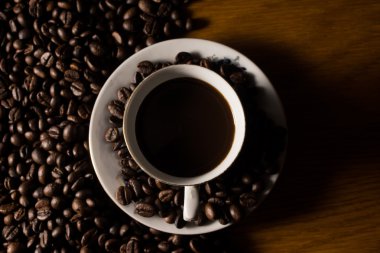 kahve çekirdekleri ve Kupası.