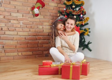 mutlu anne ve kızı eğlenceli ve Noel zamanı sevinci