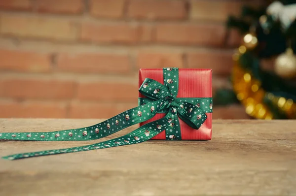 Piccola scatola regalo carino per Natale — Foto Stock