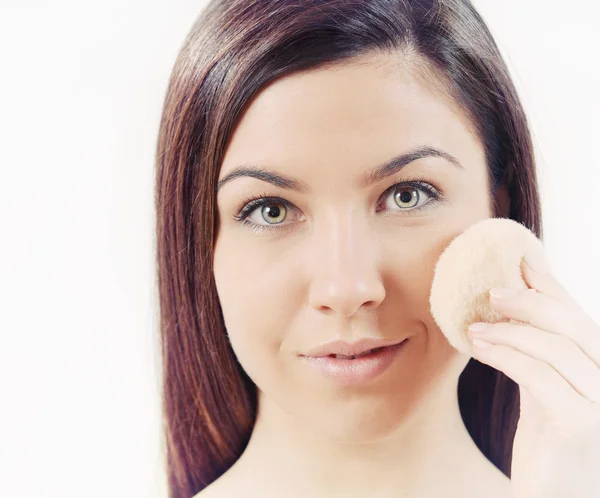 Primer plano retrato de mujer hermosa con piel sensible pura hacer —  Fotos de Stock