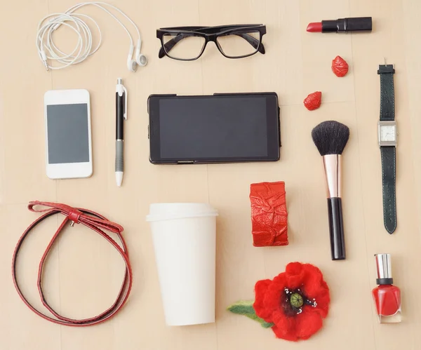 Elegante conjunto casual de accesorios y cosas para mujer urbana — Foto de Stock