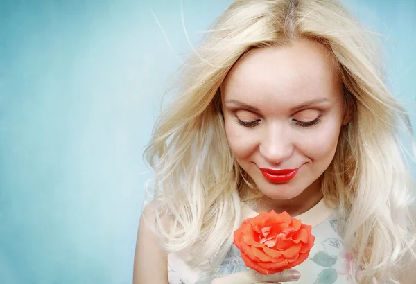 Sensual tender delicate young woman smelling rose, beauty concep — Stock Photo, Image