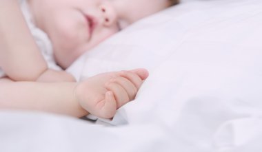 Şirin Bebek Uyku küçük kol kapatın