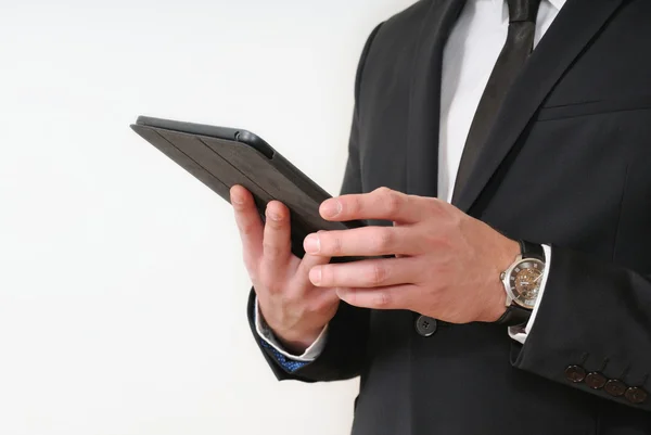 Close up tiro de homem de negócios mãos segurando um tablet em branco ba — Fotografia de Stock