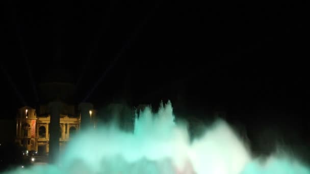 Fuente mágica Barcelona de noche color azul — Vídeo de stock