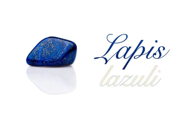 Gyönyörű kék lapis lazuli drágakő kő elszigetelt szöveget — Stock Fotó