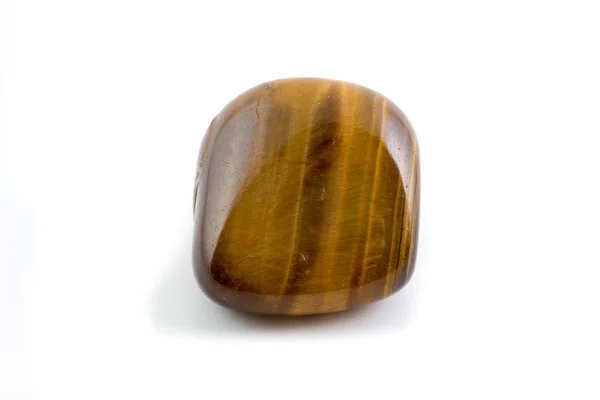 Tiger's eye drágakő közelről a fehér háttér — Stock Fotó