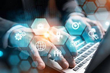 Yatırım fırsatları, dizüstü bilgisayar geçmişi ve iş simgeleri için iş adamı araması çevrimiçi.