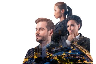 Asya şehri Kuala Lumpur 'un önünde duran üç genç, başarılı iş adamı, erkek ve kadın çifte pozlama. Sıkı çalışma ve öğrenim kavramı. Modern yaşam tarzı. Gece vakti..