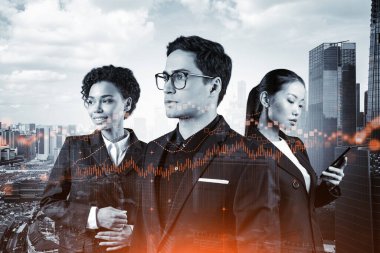 Yeni risk sermayesi ve yüksek teknoloji üzerinde çalışan bir grup iş arkadaşı riskleri tahmin etmeye ve olası kazanç artışlarını tahmin etmeye çalışıyor. Singapur arkaplanının hologram şeması.