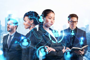 İş amaçlarına ulaşmak için sosyal medya pazarlama stratejisi üzerinde çalışan bir grup SMM uzmanı. Kuala Lumpur arkaplanı üzerinde hologram simgeleri.