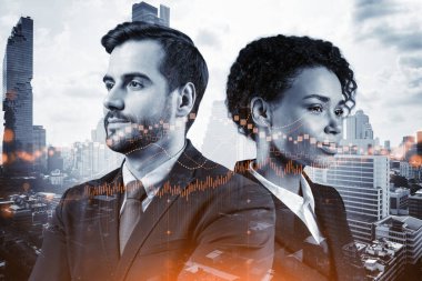 MBA mezuniyetinden sonra çok uluslu şirket takımındaki iki meslektaş kariyer fırsatları hayal ediyor. Şirket finans fonunda ticaret. Eski çizelge. Bangkok arka planda. Çift pozlama.