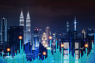Borsa grafiği hologramı, Kuala Lumpur 'un gece manzarası. KL, Malezya, Asya 'da mali eğitim almak için popüler bir yerdir. Uluslararası araştırma kavramı. Çift pozlama.