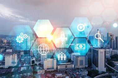 Parlak Araştırma simgelerinin hologramı. Kuala Lumpur 'un günbatımı panoramik şehir manzarası. Malezya, Asya 'da yeni hizmetler ve ürünler yaratmak için yenilikçi teknolojiler kavramı. Çift pozlama.