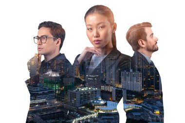 Asya şehri Kuala Lumpur 'un önünde duran üç genç, başarılı iş adamı, erkek ve kadın çifte pozlama. Sıkı çalışma ve öğrenim kavramı. Modern yaşam tarzı. Gece vakti..