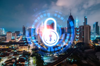 Parlayan Padlock hologramı, Kuala Lumpur, Malezya, Asya 'nın gece panoramik şehir manzarası. KL şirketlerini korumak için siber güvenlik kavramı. Çift pozlama.