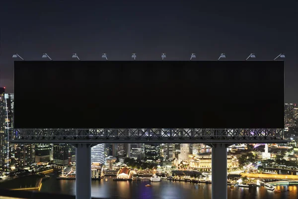 Panneau d'affichage noir vierge avec fond de paysage urbain de Singapour la nuit. Affiche publicitaire, maquette, rendu 3D. Vue de face. Le concept de communication marketing pour vendre l'idée. — Photo