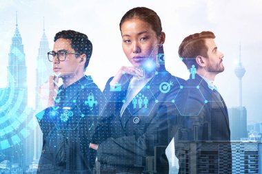 Bir grup iş arkadaşı araştırma ve geliştirme departmanındaki problemleri çözmek için yeni teknik yaklaşımlar bulmaya çalışıyor. Kuala Lumpur arkaplanı üzerinde Fintech hologram simgeleri.