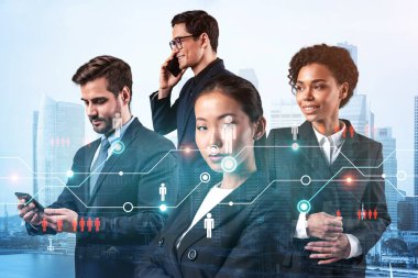 İş amaçlarına ulaşmak için sosyal medya pazarlama stratejisi üzerinde çalışan bir grup SMM uzmanı. Singapur arkaplanı üzerinde hologram simgeleri.