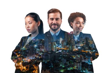 Asya 'nın Bangkok şehrinin önünde duran üç genç, başarılı, iş adamı, erkek ve kadın çifte pozlama. Sıkı çalışma ve öğrenim kavramı. Modern yaşam tarzı. Gece vakti..